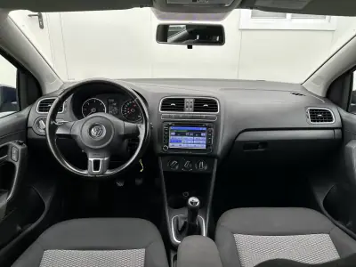 Volkswagen Polo 2010 - 7490 EUR, 151000 km - AUTO.MOTO.pt - 151000km - foto 9 de 30