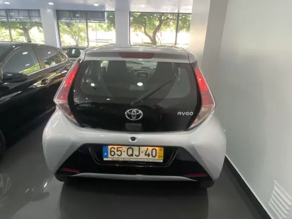 Toyota Aygo 2015 - 9850 EUR, 116267 km - AUTO.MOTO.pt - 116267km - foto 11 de 34