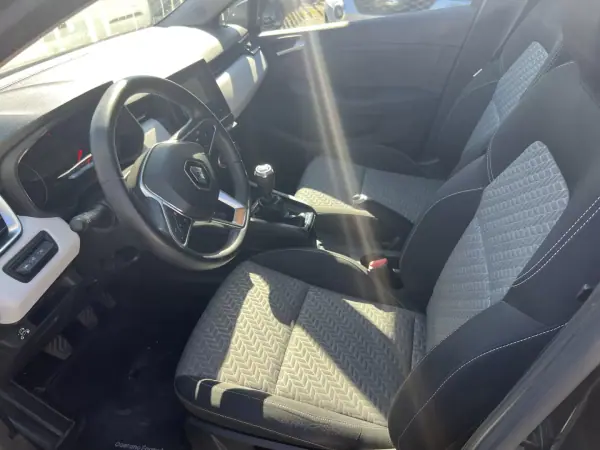 Renault Clio 2023 - 15250 EUR, 106900 km - AUTO.MOTO.pt - 106900km - foto 14 de 16