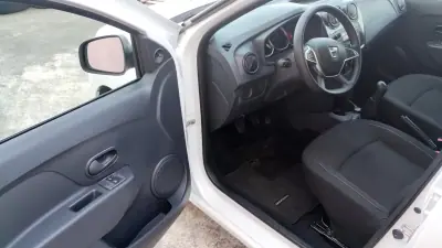 Dacia Sandero 2019 - 8950 EUR, 124000 km - AUTO.MOTO.pt - 124000km - foto 17 de 34