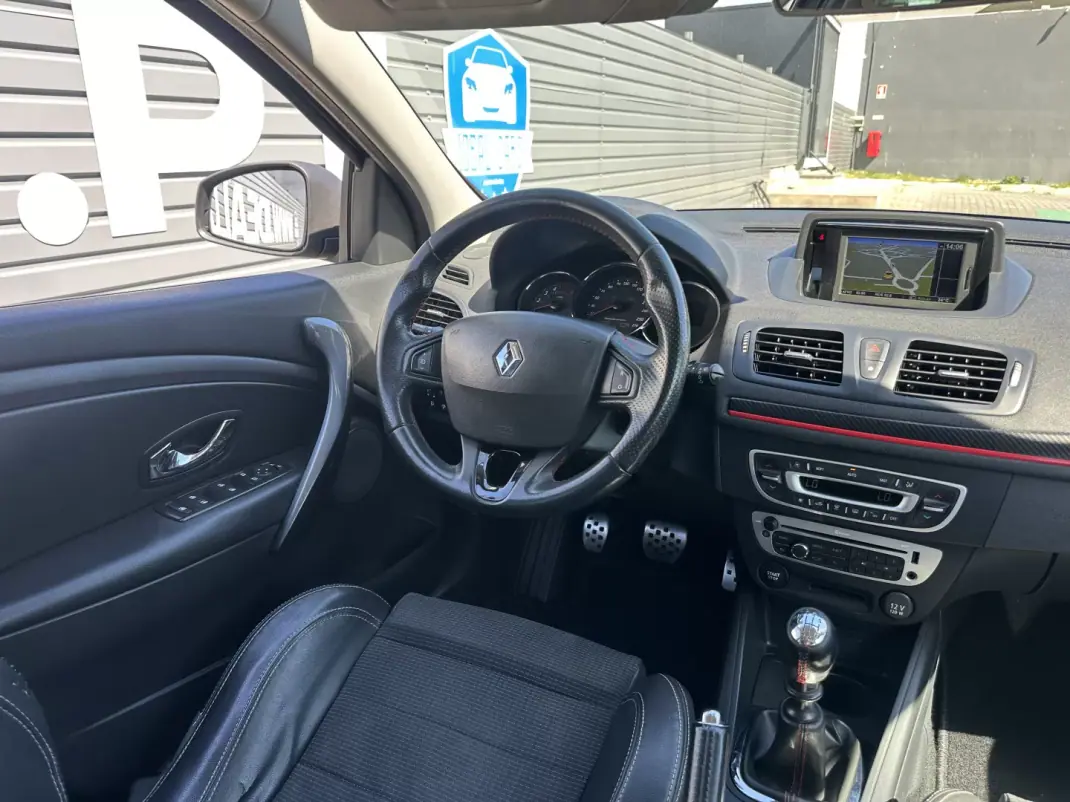 Renault Mégane Break 2013 - 9950 EUR, 182000 km - AUTO.MOTO.pt - 182000km - foto 9 de 18