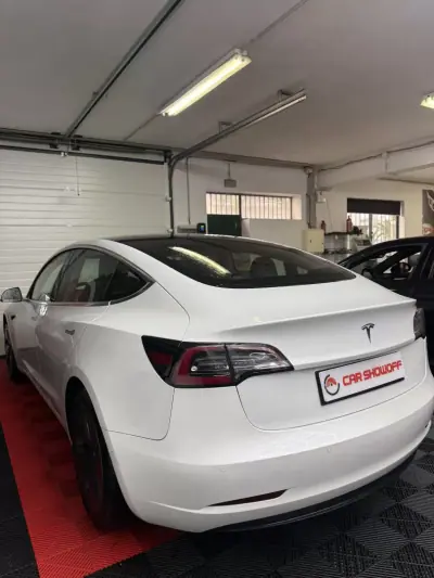 Tesla Model 3 2020 - 25900 EUR, 101867 km - AUTO.MOTO.pt - 101867km - foto 2 de 11
