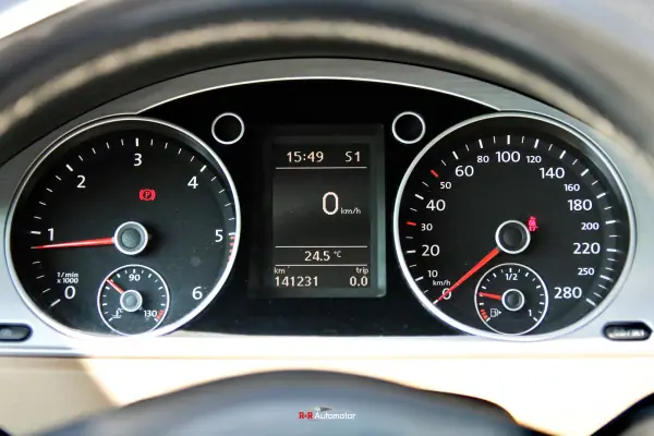 Volkswagen Passat CC 2012 - 16700 EUR, 140000 km - AUTO.MOTO.pt - 140000km - foto 27 de 40