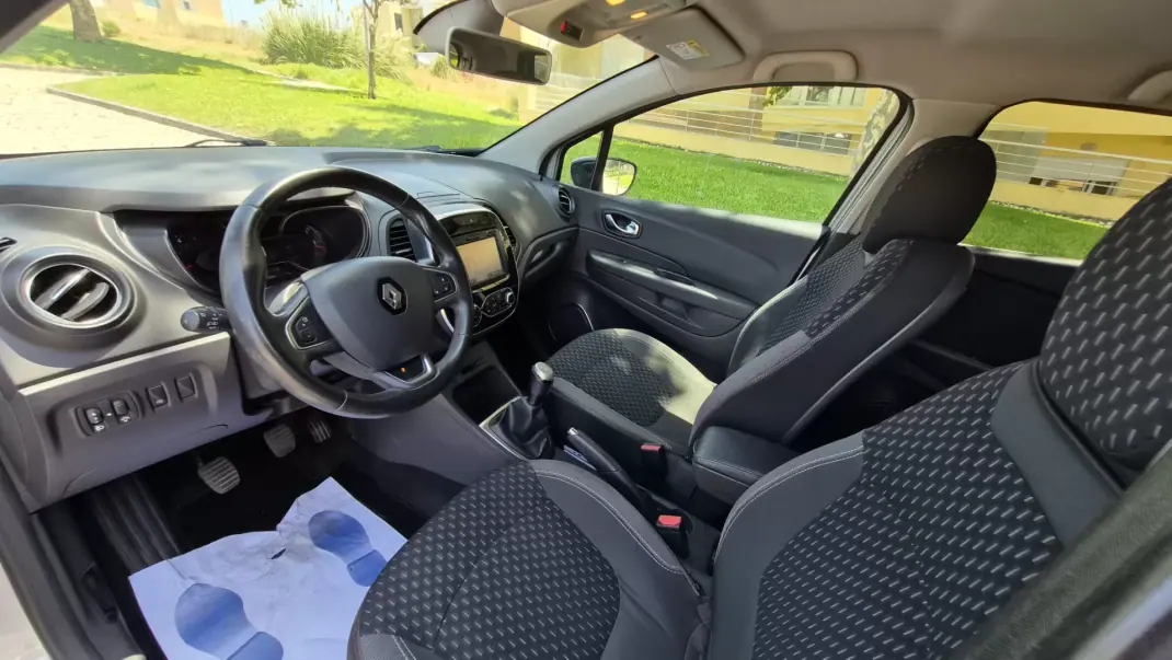 Renault Captur 2018 - 12890 EUR, 130000 km - 130000km - foto 10 de 14