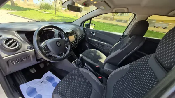 Renault Captur 2018 - 12890 EUR, 130000 km - AUTO.MOTO.pt - 130000km - foto 10 de 14