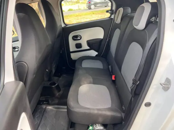 Renault Twingo 2022 - 15750 EUR, 11000 km - AUTO.MOTO.pt - 11000km - foto 20 de 46