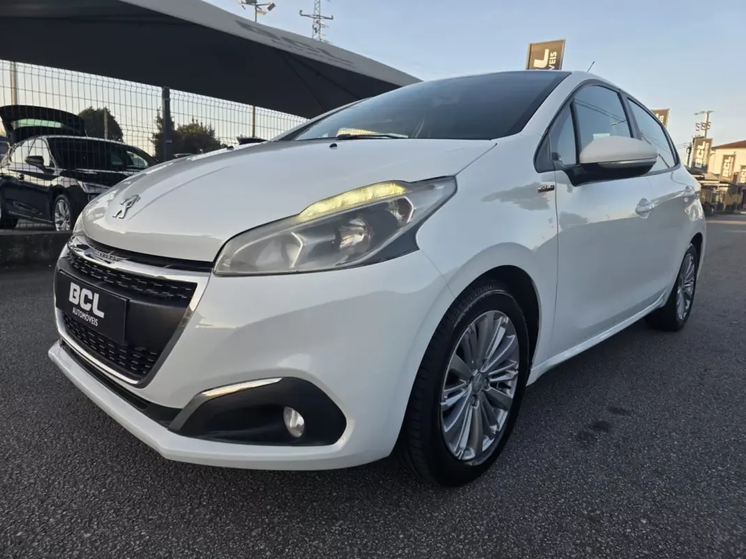 Peugeot 208 2016 - 13990 EUR, 163000 km - AUTO.MOTO.pt - 163000km - foto 4 de 31