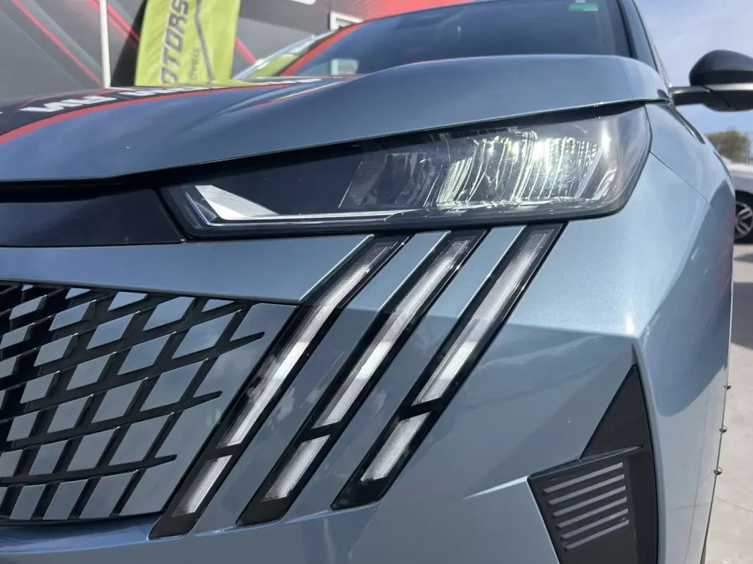 Peugeot 3008 2025 - 27947 EUR, 59500 km - 59500km - foto 4 de 21