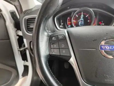 Volvo V40 2013 - 7750 EUR, 298000 km - AUTO.MOTO.pt - 298000km - foto 29 de 36