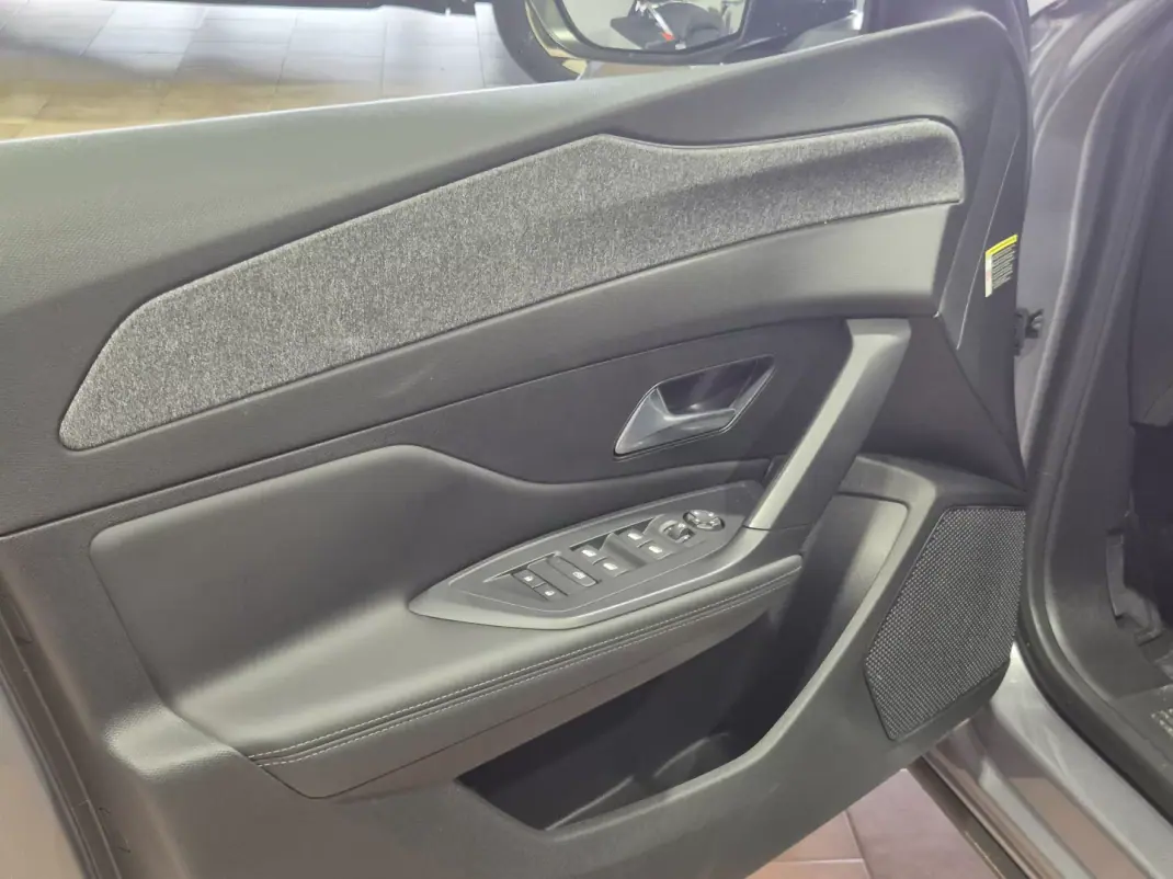 Peugeot 408 2024 - 27500 EUR, 35500 km - AUTO.MOTO.pt - 35500km - foto 6 de 30