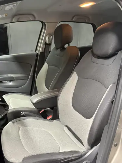 Renault Captur 2016 - 10990 EUR, 67180 km - AUTO.MOTO.pt - 67180km - foto 15 de 30