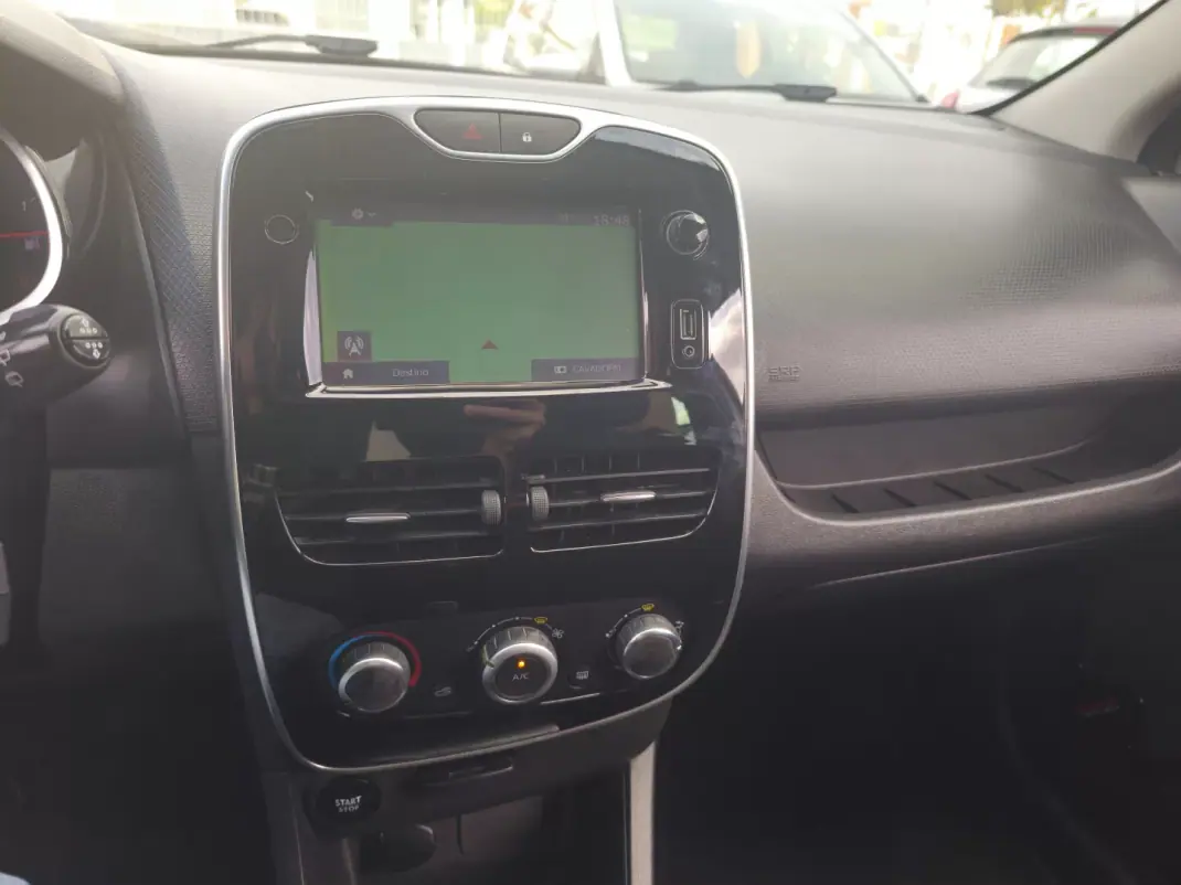 Renault Clio 2016 - 8990 EUR, 152000 km - AUTO.MOTO.pt - 152000km - foto 10 de 14