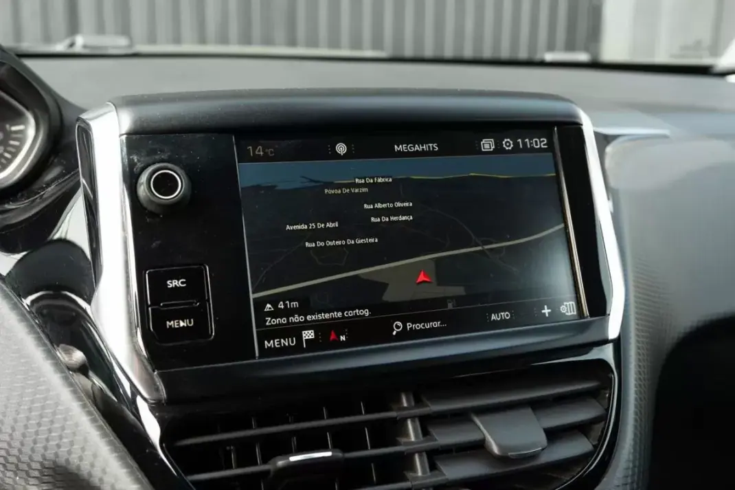 Peugeot 2008 2019 - 12999 EUR, 105150 km - AUTO.MOTO.pt - 105150km - foto 25 de 25