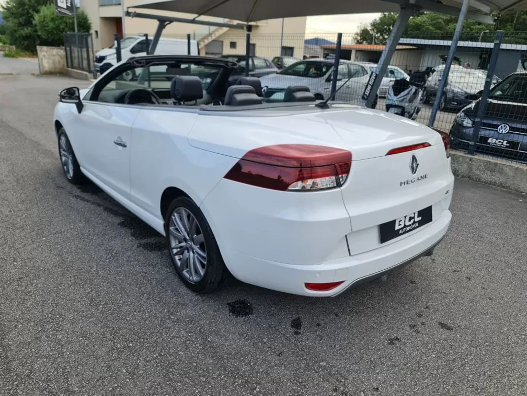 Renault Mégane Cabrio 2015 - 14990 EUR, 195000 km - AUTO.MOTO.pt - 195000km - foto 17 de 43