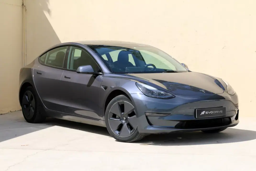 Tesla Model 3 2023 - 28990 EUR, 114500 km - AUTO.MOTO.pt - 114500km - foto 3 de 5