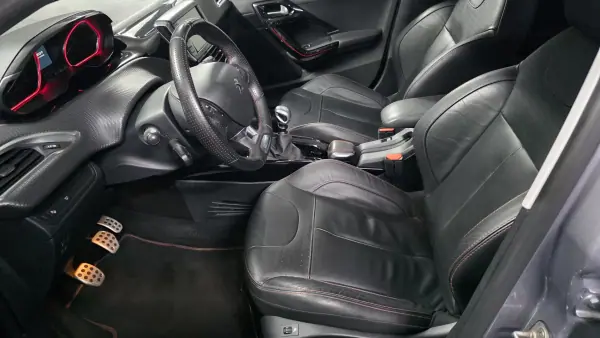 Peugeot 2008 2018 - 12990 EUR, 144000 km - AUTO.MOTO.pt - 144000km - foto 6 de 35