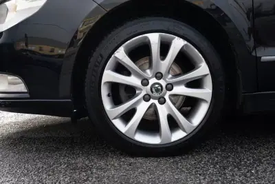 Skoda Superb Break 2011 - 7999 EUR, 290000 km - AUTO.MOTO.pt - 290000km - foto 3 de 30