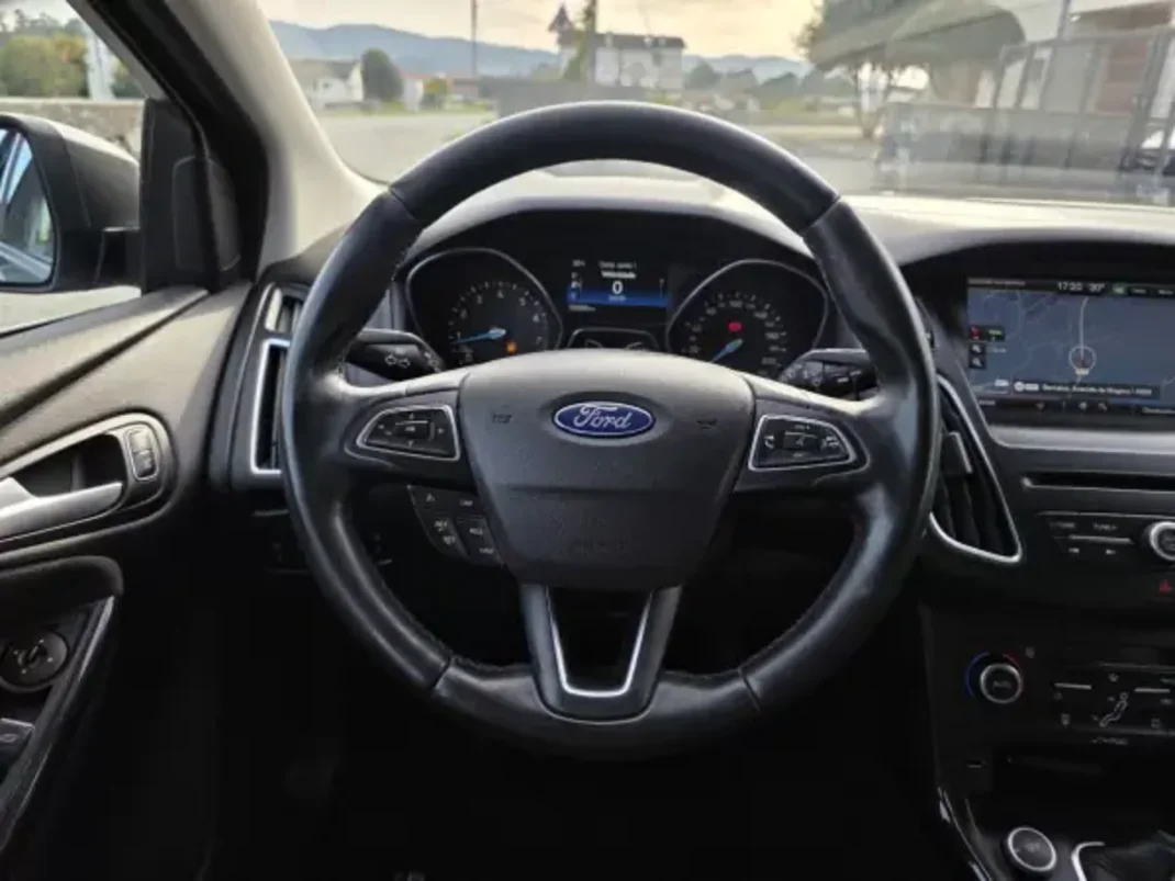 Ford Focus 2015 - 10990 EUR, 105000 km - AUTO.MOTO.pt - 105000km - foto 16 de 32