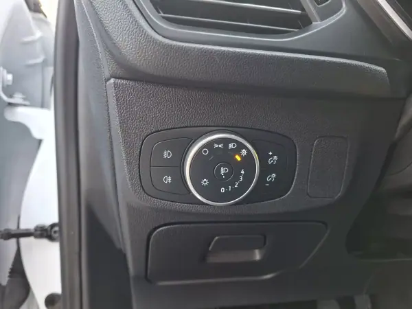 Ford Focus 2019 - 15500 EUR, 119500 km - AUTO.MOTO.pt - 119500km - foto 17 de 30