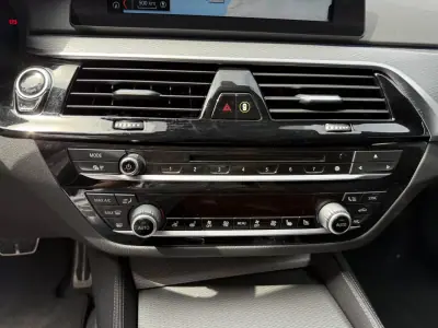 BMW 520 2019 - 28500 EUR, 146000 km - AUTO.MOTO.pt - 146000km - foto 12 de 21