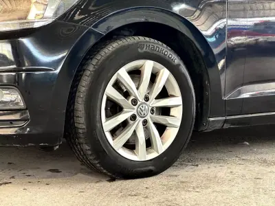 Volkswagen Touran 2017 - 18900 EUR, 171666 km - AUTO.MOTO.pt - 171666km - foto 2 de 31