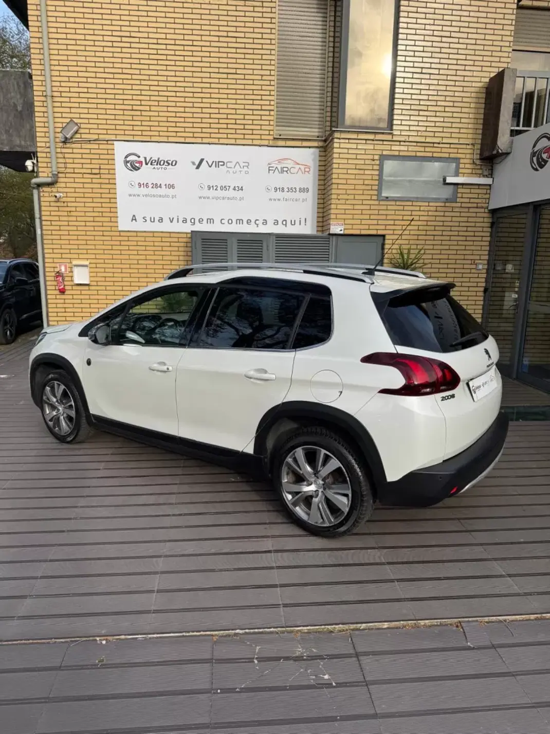 Peugeot 2008 2018 - 13900 EUR, 106900 km - AUTO.MOTO.pt - 106900km - foto 3 de 15