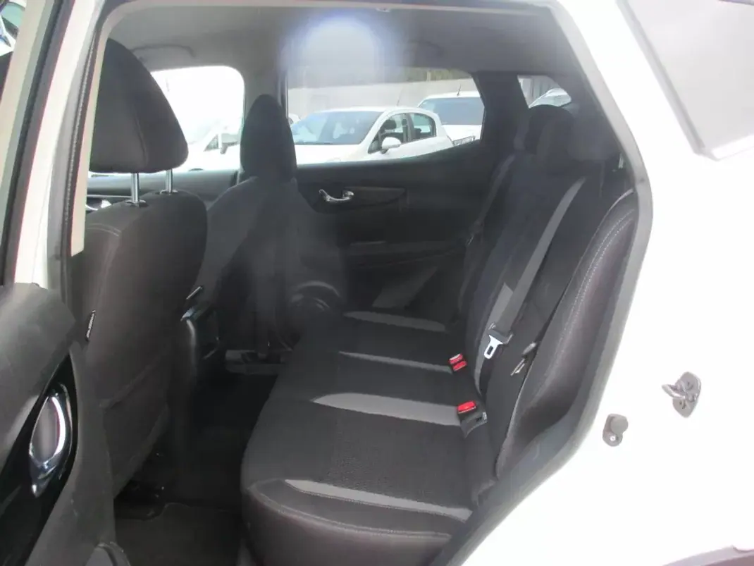 Nissan Qashqai 2018 - 15990 EUR, 170000 km - 170000km - foto 24 de 26
