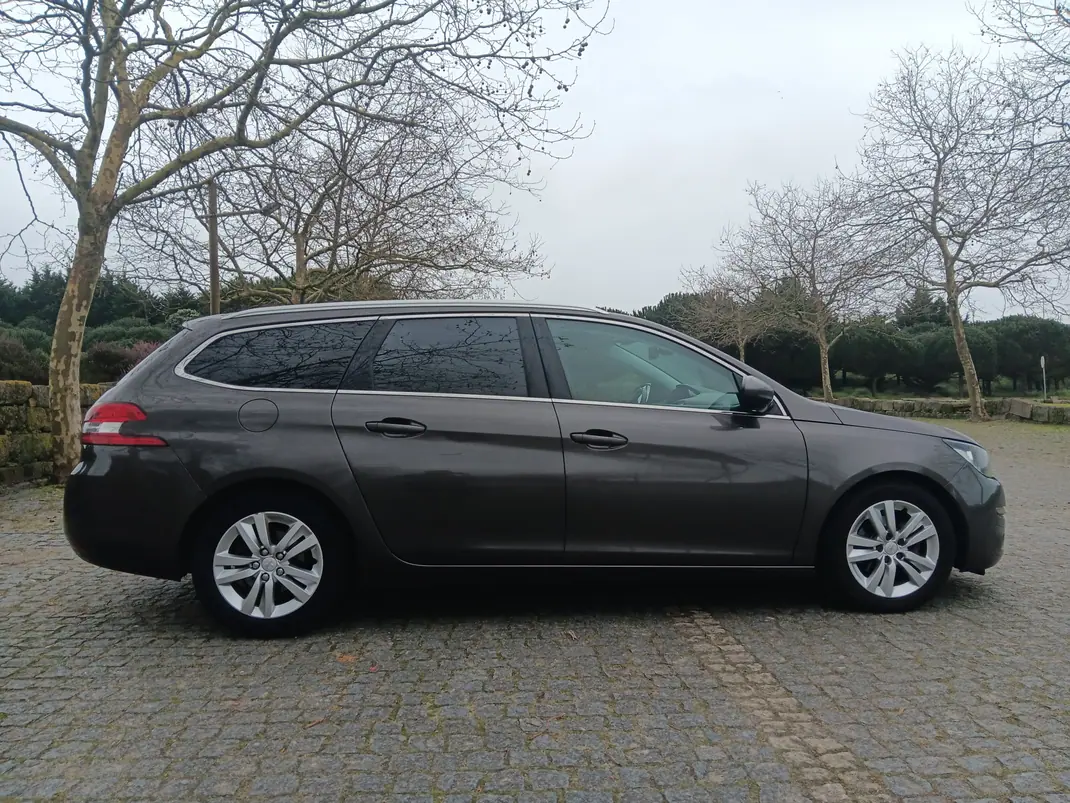Peugeot 308 SW 2014 - 6490 EUR, 202000 km - 202000km - foto 7 de 15