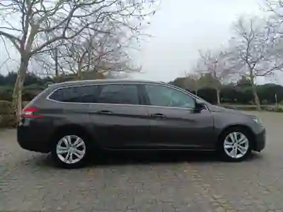 Peugeot 308 SW 2014 - 6490 EUR, 202000 km - 202000km - foto 7 de 15