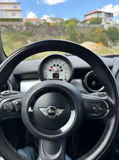 MINI Cooper 2011 — foto 6 de 8