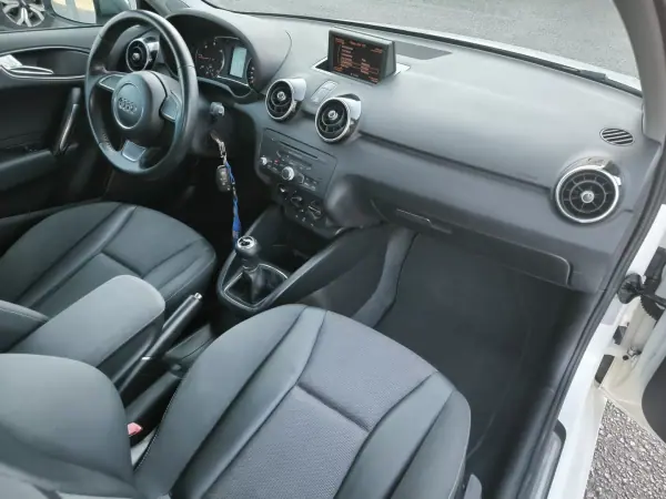 Audi A1 2010 - 9950 EUR, 236924 km - AUTO.MOTO.pt - 236924km - foto 21 de 43