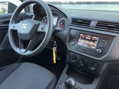 SEAT Ibiza 2018 - 10900 EUR, 176380 km - AUTO.MOTO.pt - 176380km - foto 8 de 17