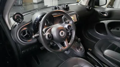 Smart ForTwo Coupé 2018 - 14990 EUR, 72000 km - AUTO.MOTO.pt - 72000km - foto 6 de 37