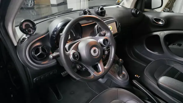 Smart ForTwo Coupé 2018 - 14990 EUR, 72000 km - AUTO.MOTO.pt - 72000km - foto 6 de 37