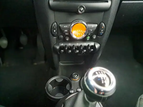 MINI One 2011 - 9200 EUR, 152000 km - AUTO.MOTO.pt - 152000km - foto 4 de 5