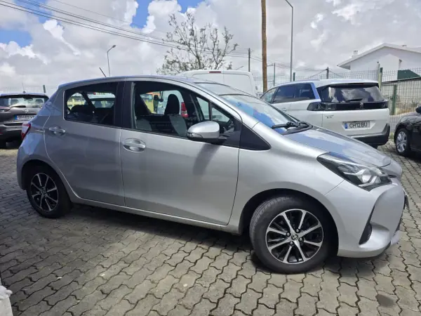Toyota Yaris 2020 - 13490 EUR, 130000 km - AUTO.MOTO.pt - 130000km - foto 7 de 14