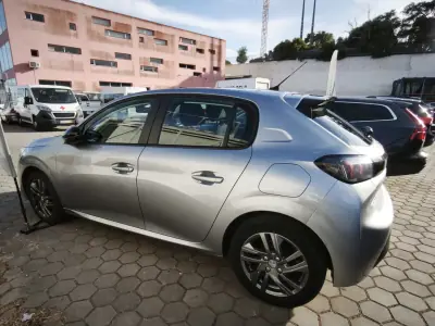 Peugeot 208 2022 - 13900 EUR, 64557 km - AUTO.MOTO.pt - 64557km - foto 3 de 15