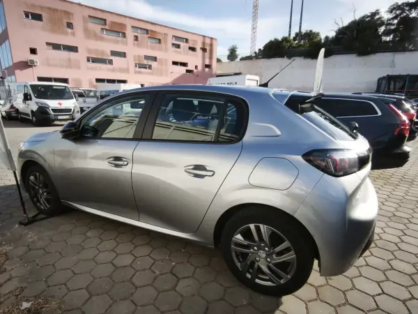 Peugeot 208 2022 - 13900 EUR, 64557 km - AUTO.MOTO.pt - 64557km - foto 3 de 15