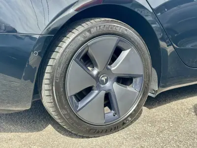 Tesla Model 3 2022 - 28690 EUR, 82305 km - AUTO.MOTO.pt - 82305km - foto 4 de 31