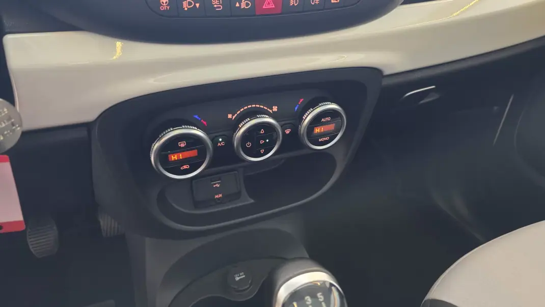 Fiat 500L 2013 - 7900 EUR, 153161 km - AUTO.MOTO.pt - 153161km - foto 42 de 55
