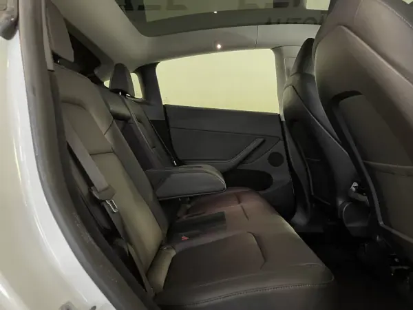 Tesla Model Y 2023 - 39500 EUR, 48000 km - 48000km - foto 19 de 43
