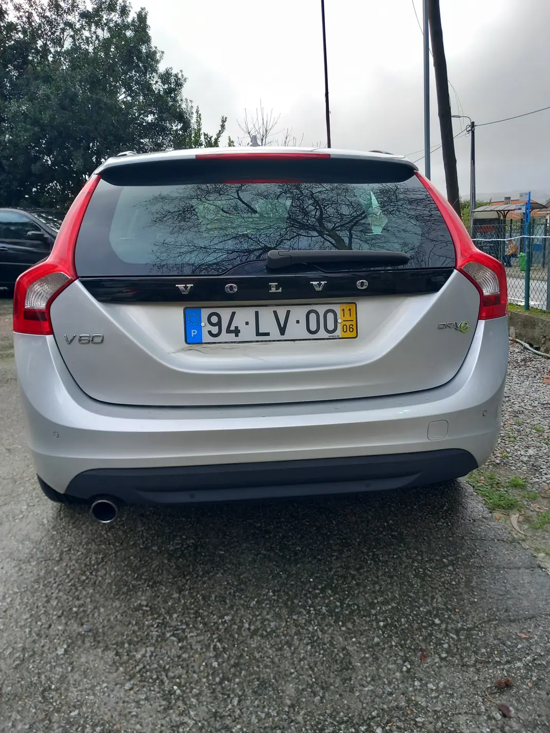 Volvo V60 2011 - 9750 EUR, 150000 km - AUTO.MOTO.pt - 150000km - foto 2 de 9