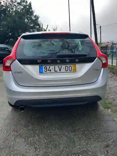 Volvo V60 2011 - 9750 EUR, 150000 km - AUTO.MOTO.pt - 150000km - foto 2 de 9