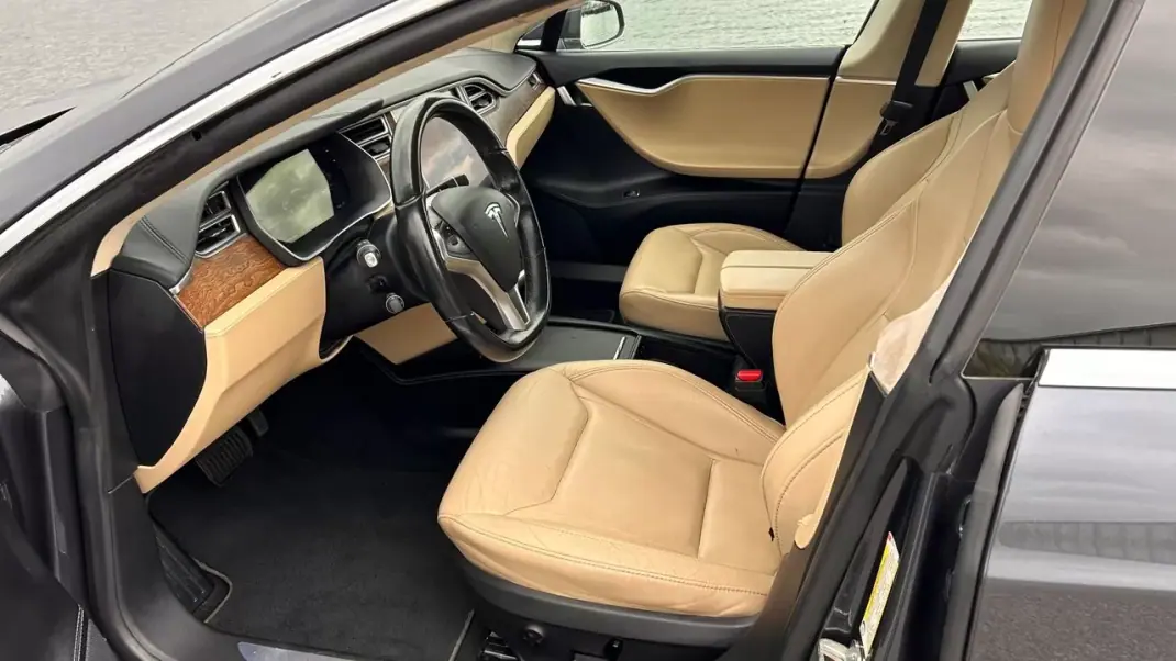 Tesla Model S 2017 - 21500 EUR, 155000 km - AUTO.MOTO.pt - 155000km - foto 6 de 17