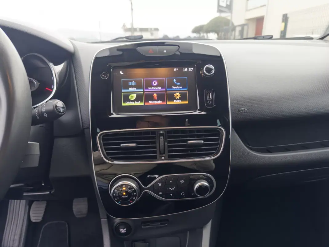 Renault Clio 2019 - 10990 EUR, 128000 km - AUTO.MOTO.pt - 128000km - foto 32 de 43