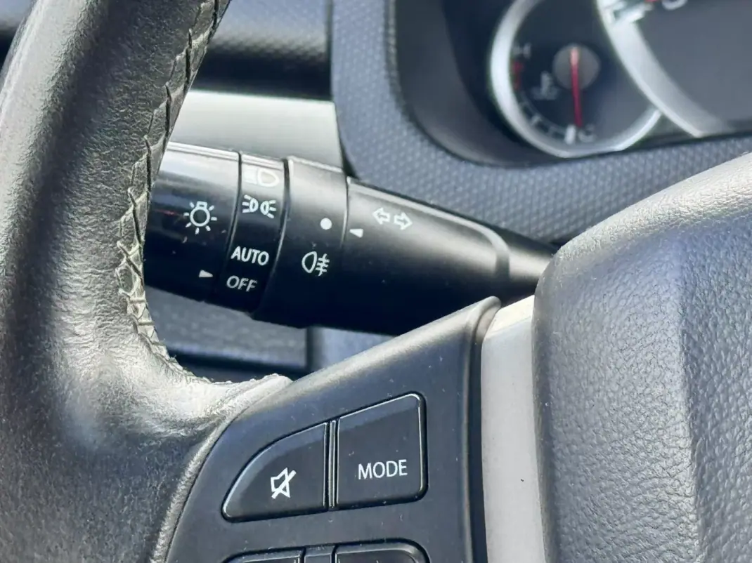 Suzuki Swift 2015 - 8990 EUR, 178000 km - AUTO.MOTO.pt - 178000km - foto 17 de 28