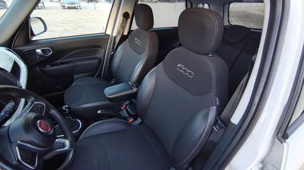 Fiat 500L 2019 - 10950 EUR, 102000 km - AUTO.MOTO.pt - 102000km - foto 11 de 13