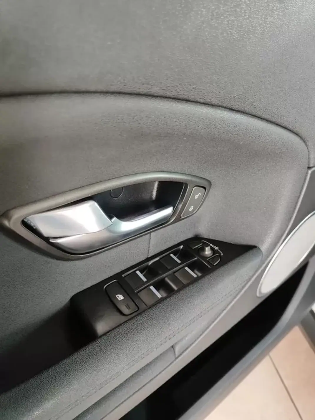 Land Rover Range Rover Evoque 2016 - 22750 EUR, 86400 km - AUTO.MOTO.pt - 86400km - foto 22 de 35