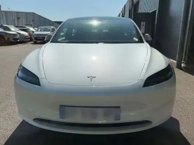 Tesla Model 3 2024 - 35900 EUR, 56621 km - 56621km - foto 2 de 15