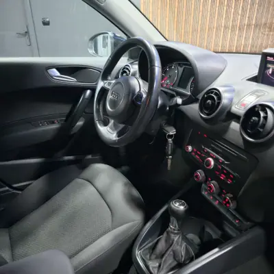 Audi A1 Sportback 2013 - 14250 EUR, 180000 km - AUTO.MOTO.pt - 180000km - foto 12 de 13